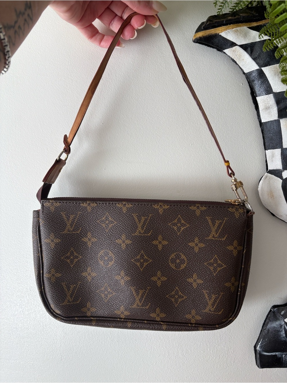 Louis Vuitton Vintage Monogram Shoulder Bag Pochette